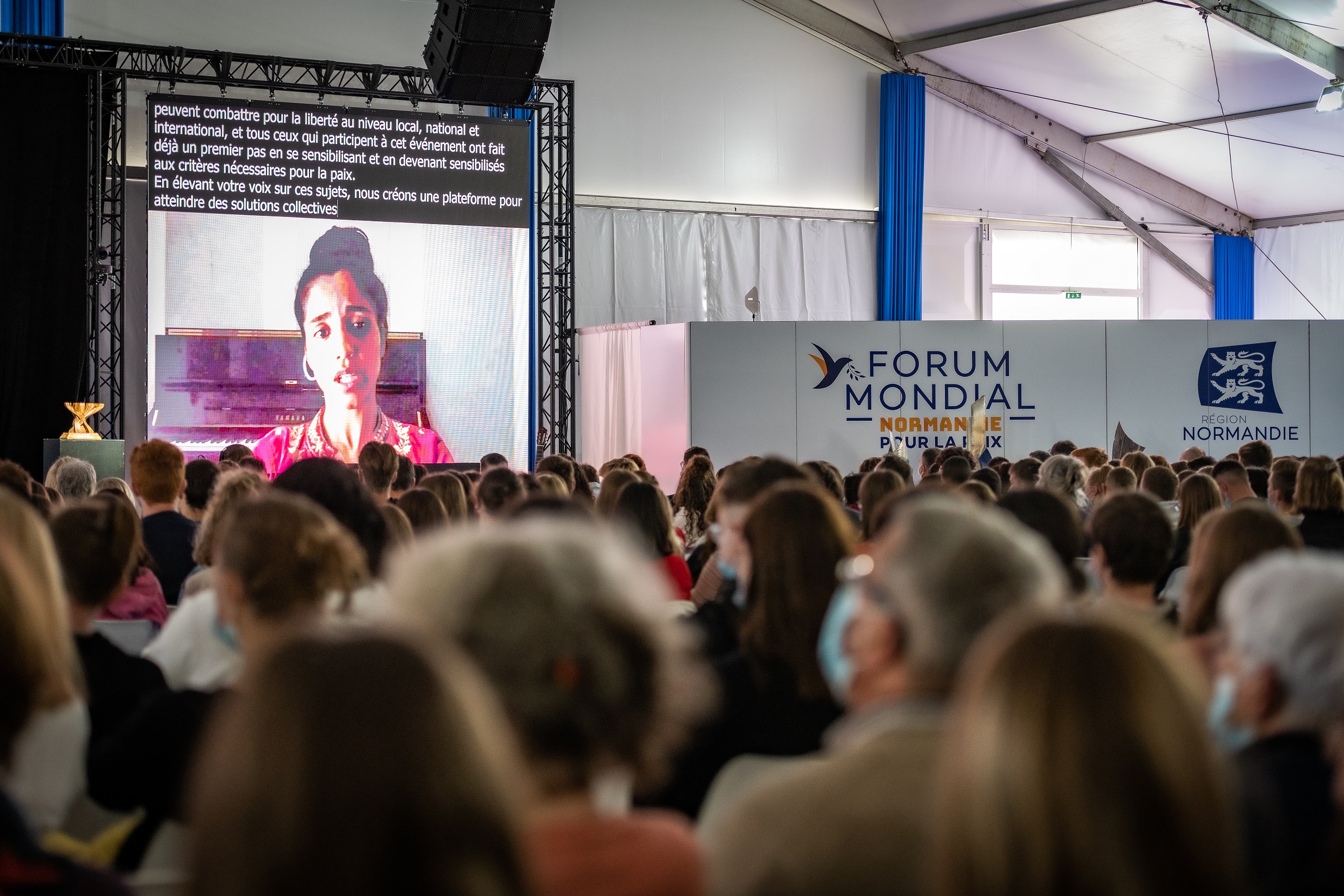 Sonita Alizada, lauréate, a participé au Forum via vidéo.