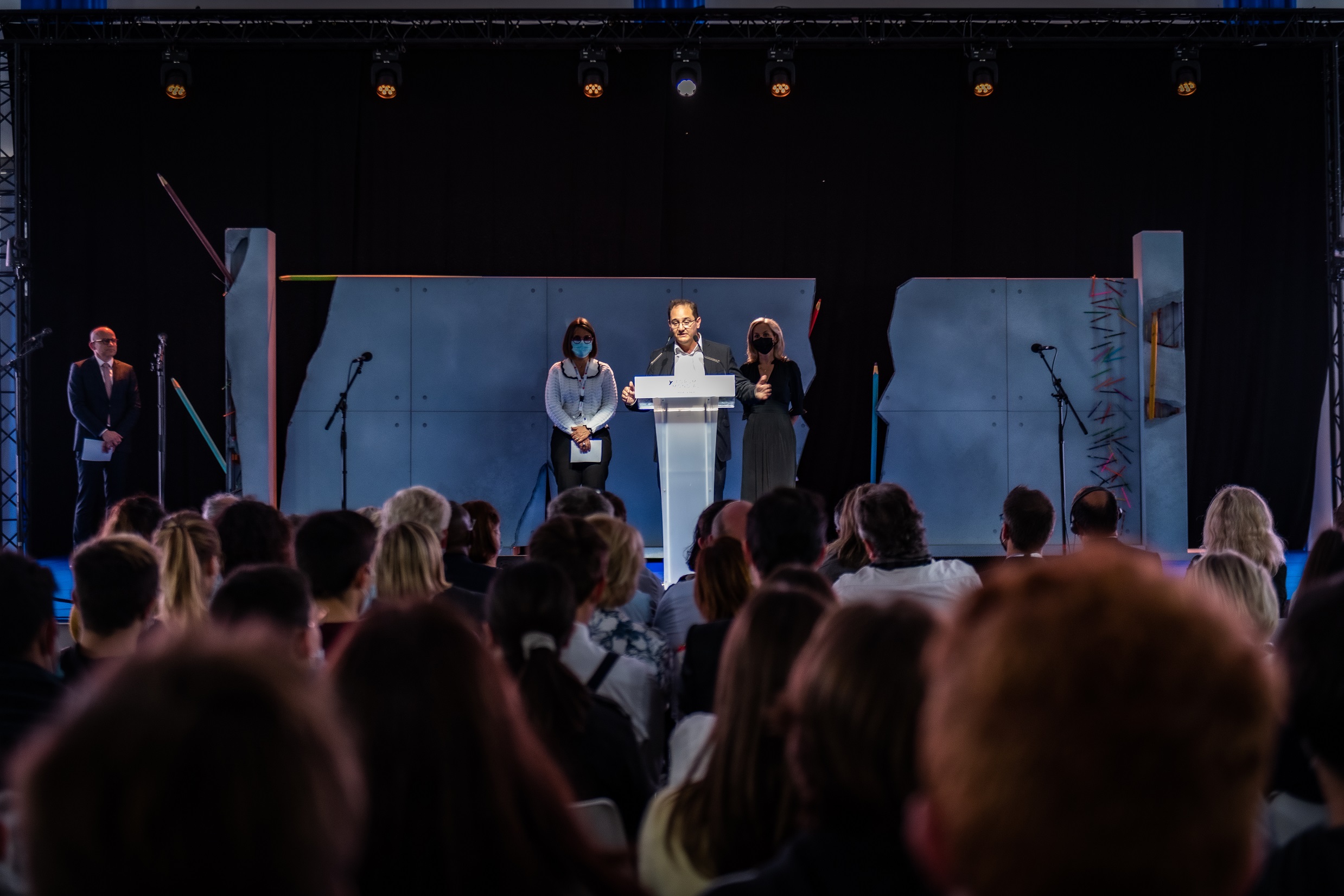 Le Prix Liberté est un dispositif pédagogique de la Région Normandie et mis en place par l'Insitut international des droits de l'Homme et de la paix, en lien avec le réseau Canopé et l'Académie de Normandie.