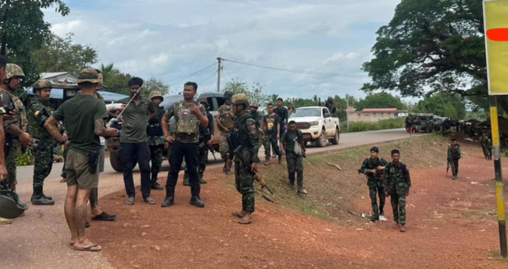 Combats entre forces armées birmanes et Karen de la KNLA pour le contrôle de l'autoroute AH1- Copyright : https://www.flickr.com/photos/prachatai/