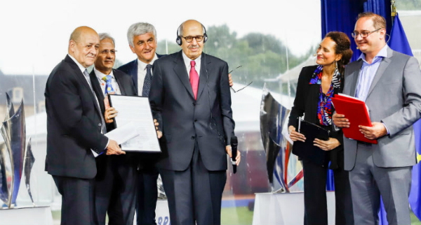 Présentation du Manifeste Normandie au ministre Jean Yve Le Drian par Hervé Morin et le Prix Nobel de la Paix ElBaradei