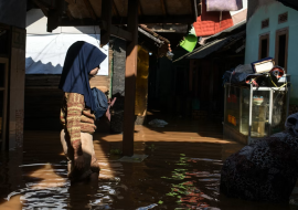Pourquoi les femmes souffrent davantage des catastrophes naturelles et des migrations