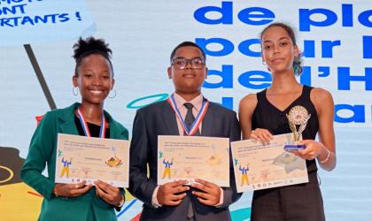 Les lauréats du 12e concours lycéen de plaidoiries de Madagascar