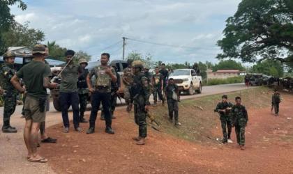 Combats entre forces armées birmanes et Karen de la KNLA pour le contrôle de l'autoroute AH1- Copyright : https://www.flickr.com/photos/prachatai/